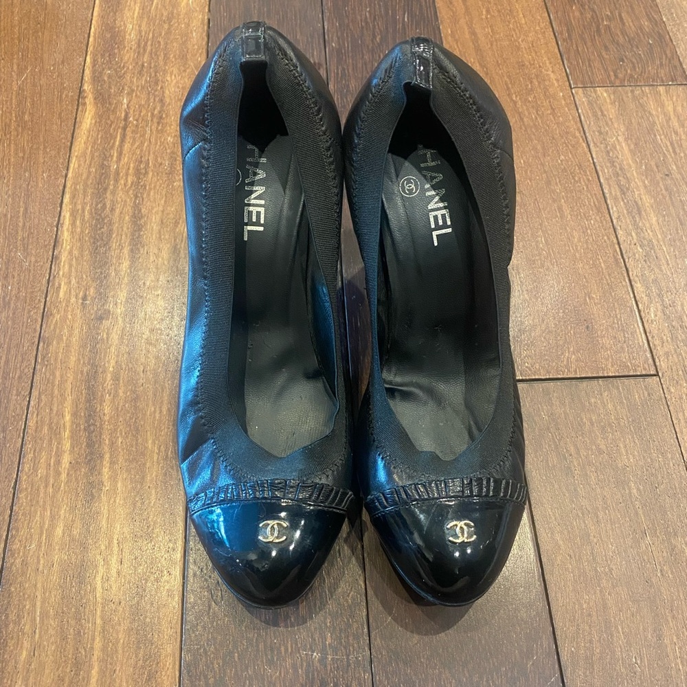 Chanel medium heel pump, black